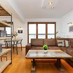 Metro Wierzbno Apartment by Renters